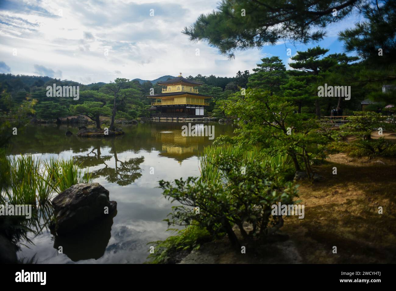 Kinkaku-ji, officiellement appelé Rokuon-ji, est un temple bouddhiste Zen à Kyoto, au Japon Banque D'Images