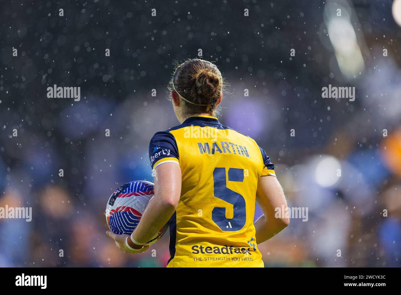 Sydney, Australie. 17 janvier 2024. Annabel Martin des Mariners se prépare à lancer un ballon lors du match RD3 féminin de La A-League entre le Sydney FC et les Central Coast Mariners à Leichhardt Oval le 17 janvier 2024 à Sydney, Australie Credit : IOIO IMAGES/Alamy Live News Banque D'Images