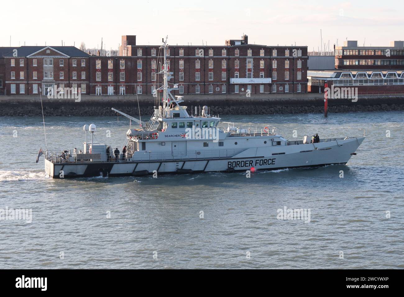 Le cutter HMC de la Force frontalière britannique à l'entrée du port Banque D'Images