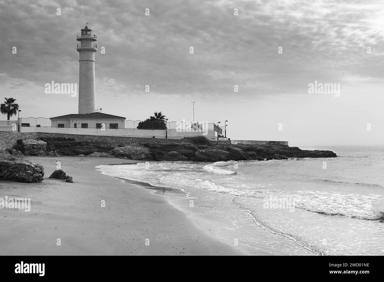 Le magnifique phare de Torrox Costa Banque D'Images