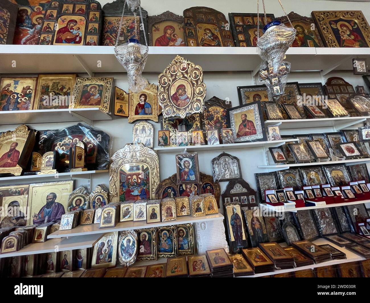 CORINTHE, Grèce. Boutique vendant des reproductions de qualité musée d'œuvres d'art anciennes Photo : Tony Gale Banque D'Images