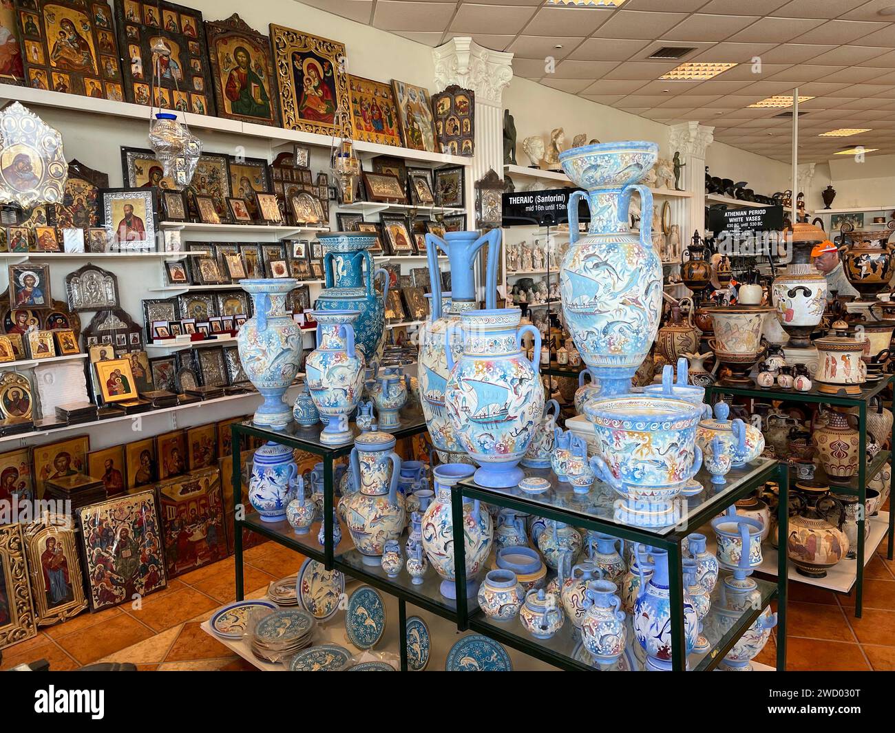 CORINTHE, Grèce. Boutique vendant des reproductions de qualité musée d'œuvres d'art anciennes Photo : Tony Gale Banque D'Images