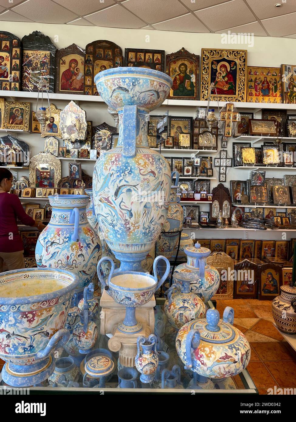 CORINTHE, Grèce. Boutique vendant des reproductions de qualité musée d'œuvres d'art anciennes Photo : Tony Gale Banque D'Images