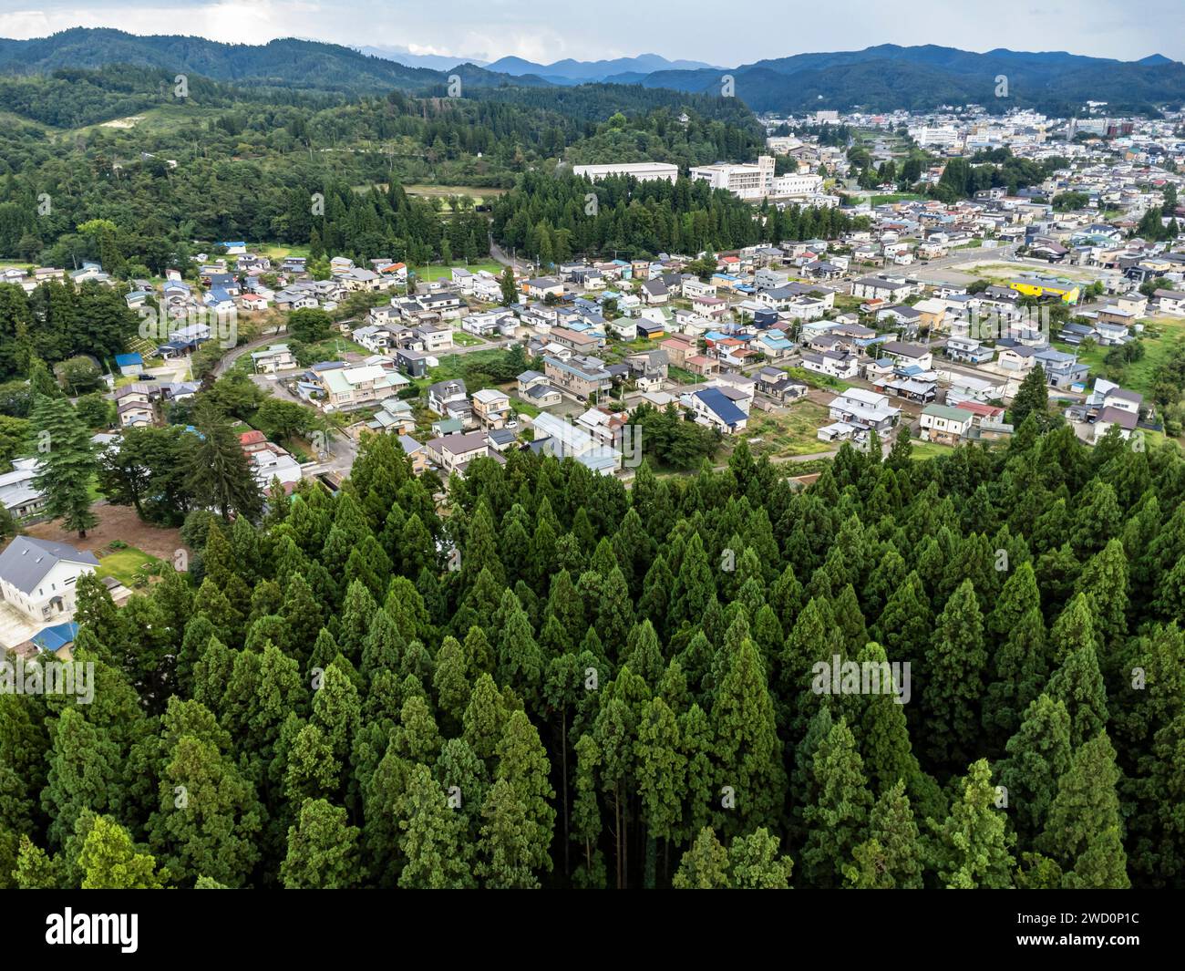 Ville de Yokote, petite ville, le pays, pied de montagnes, drone aérien, Akita, Tohoku, Japon, Asie de l'est, Asie Banque D'Images
