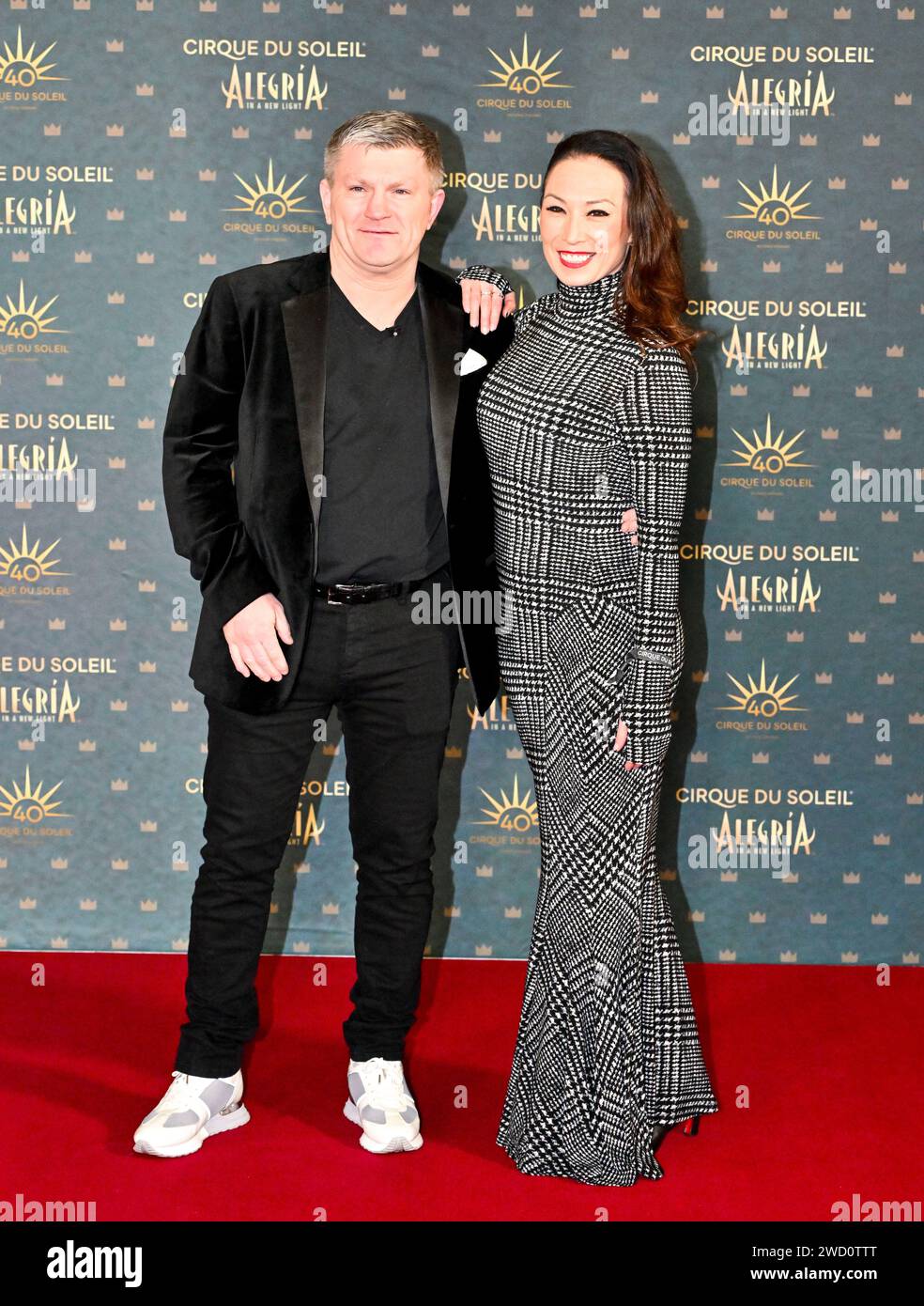 Londres, Royaume-Uni. 17 janvier 2024. Ricky Hatton et Robin Johnstone sur les arrivées du tapis rouge pour la revival du Cirque du Soleil Alegria - In A New Light au Royal Albert Hall, Londres, Royaume-Uni. Crédit : LFP/Alamy Live News Banque D'Images