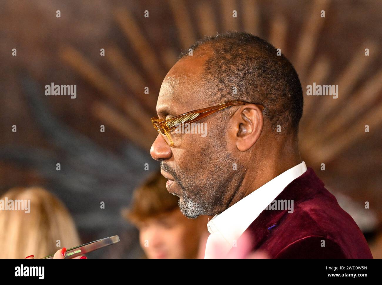 Londres, Royaume-Uni. 17 janvier 2024. Sir Lenny Henry à propos des arrivées du tapis rouge pour la revival production du Cirque du Soleil d'Alegria - In A New Light au Royal Albert Hall, Londres, Royaume-Uni. Crédit : LFP/Alamy Live News Banque D'Images