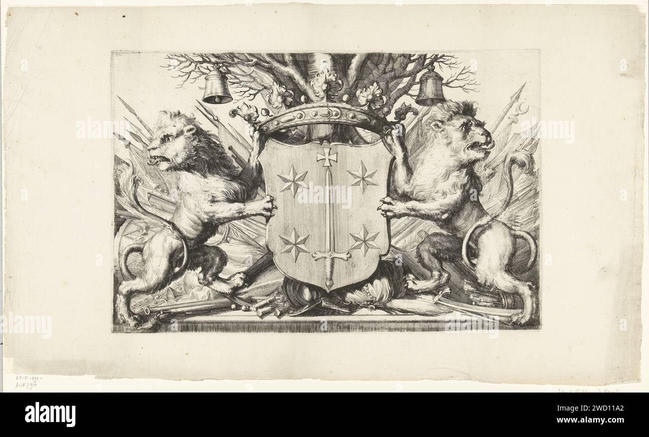 Armoiries de Haarlem, Romeyn de Hooghe, 1688 - 1689 estampe le Wapen van Haarlem, composé des parties suivantes : armoiries de Haarlem, tenues par deux lions ; derrière le bouclier un arbre sec dans lequel pendent deux horloges (les «horloges de Damiate» ou «Damiaatjes»). En arrière-plan de nombreuses bannières et certains attributs militaires. Ce magazine fait partie d'un grand tirage avec une grande carte de Haarlem, entouré de sept armoiries, un profil de la ville, des visages sur des bâtiments frappants de Haarlem et des représentations de moments importants de l'histoire de Haarlem. Papier de Haarlem gravure armorial portant, héraldique HAARLEM. Banque D'Images