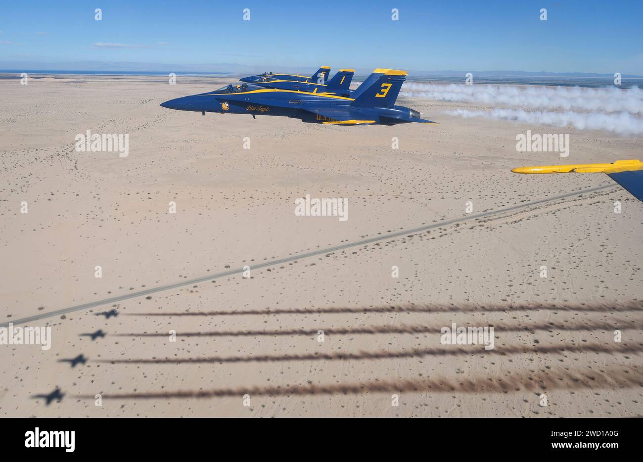 Les Blue Angels, effectuent un vol d'entraînement au-dessus d'El Centro, en Californie. Banque D'Images