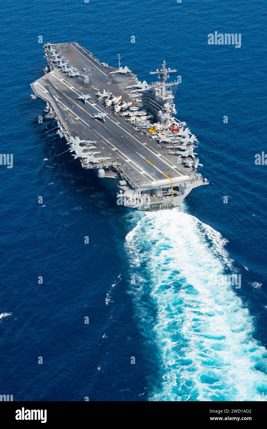 Le porte-avions USS George H.W. Bush traverse la mer Méditerranée. Banque D'Images