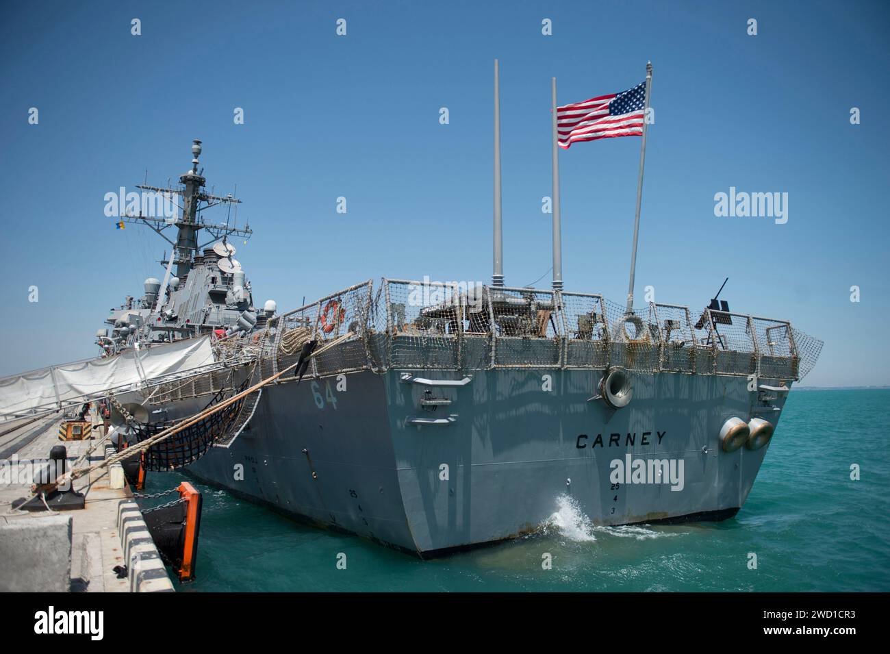 Le destroyer à missiles guidés USS Carney amarré à Odessa, en Ukraine. Banque D'Images