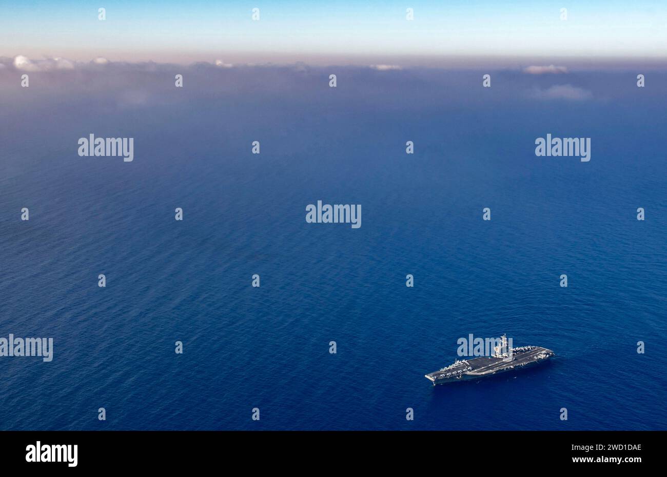 Le porte-avions USS George H.W. Bush traverse la mer Méditerranée. Banque D'Images