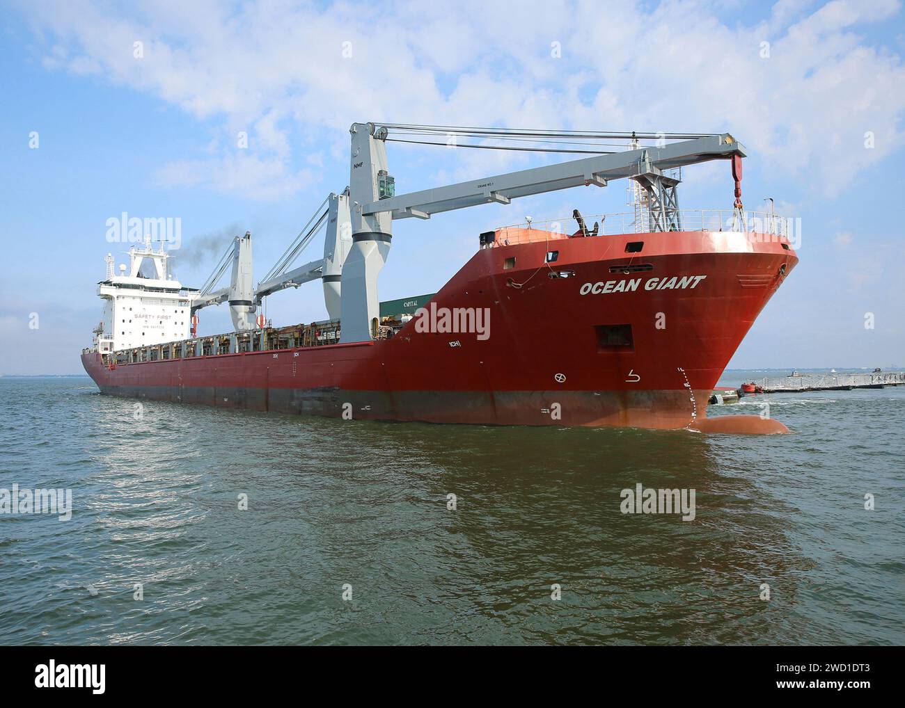 Le navire sous contrat MV Ocean Giant du Military Sealift Command arrive à la base navale de Norfolk. Banque D'Images