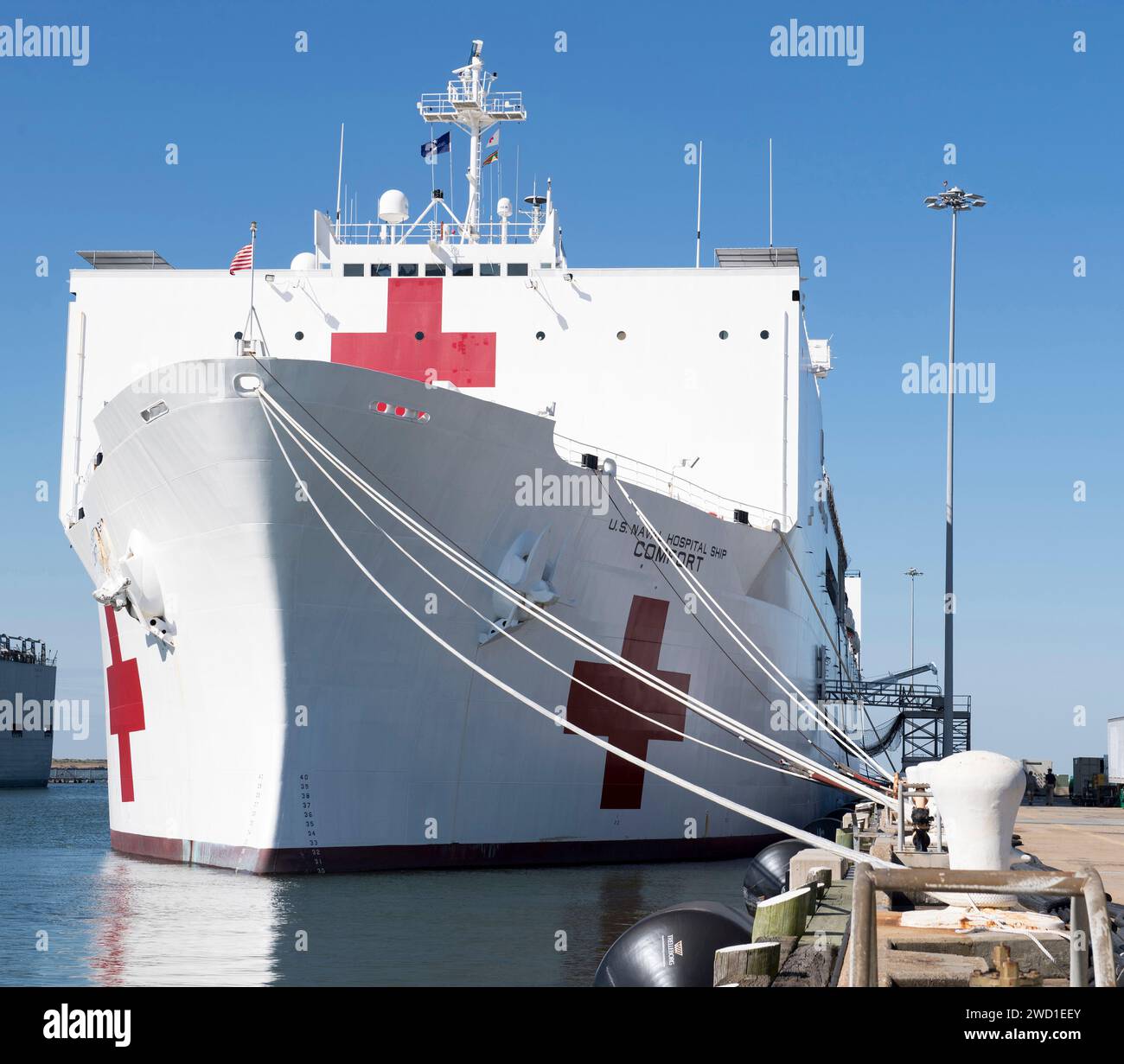 Le navire-hôpital USNS Comfort du Military Sealift Command se trouve à Pierside, Norfolk, en Virginie. Banque D'Images