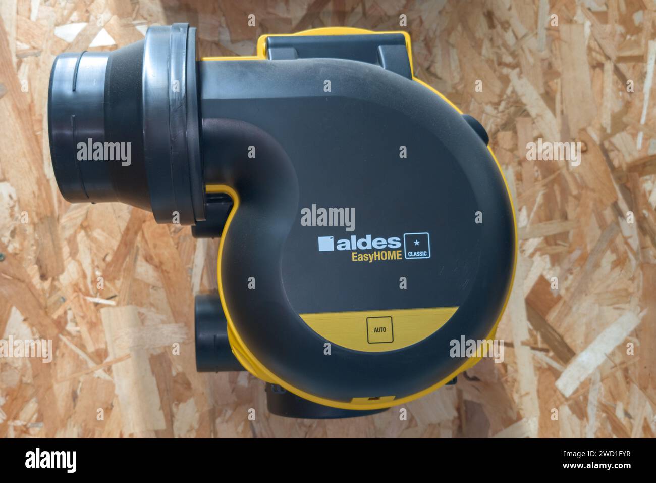 Bordeaux , France - 01 14 2024 : Aldes EasyHome système de ventilation classique à double flux distribue le flux d'air frais à différents espaces de la maison Banque D'Images