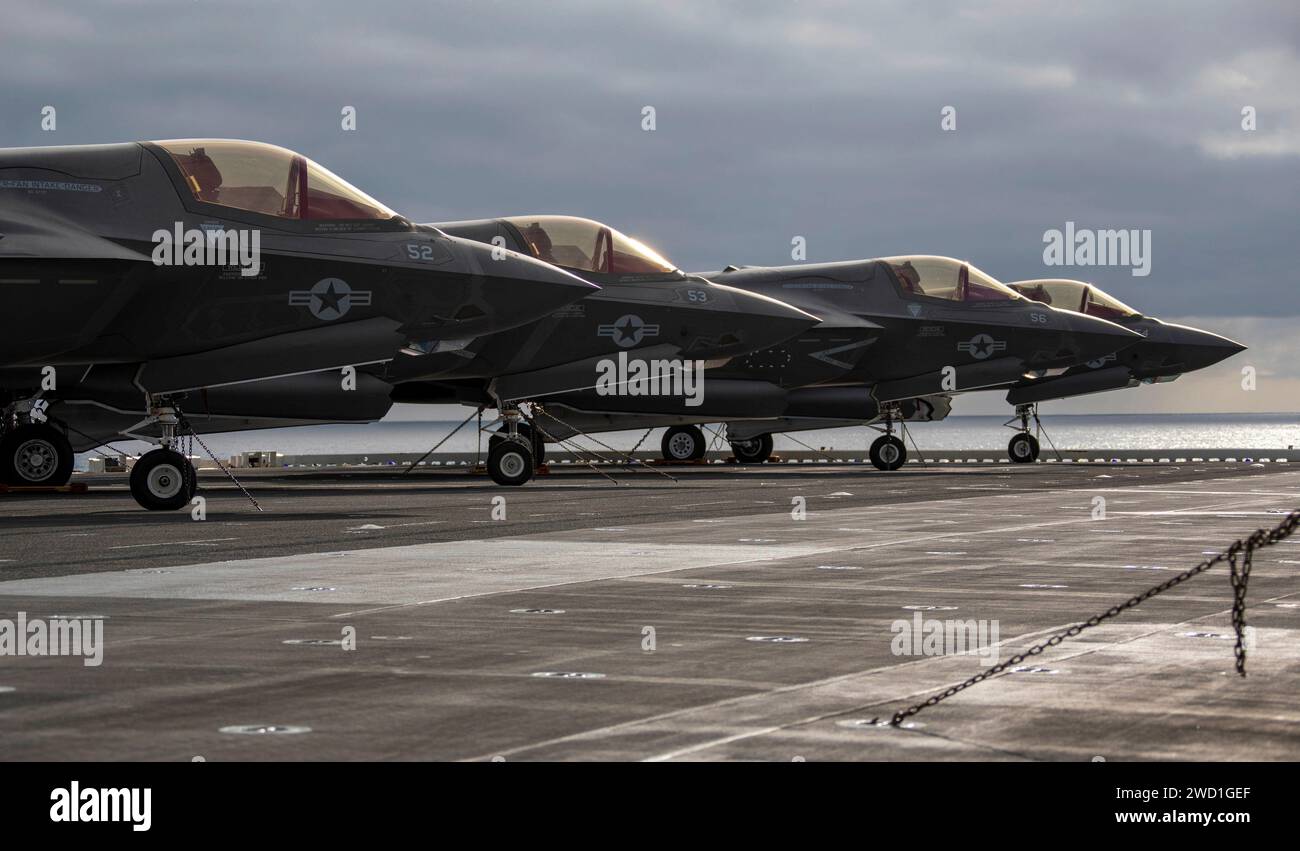 F-35B Lightning II enchaîné au pont d'envol à bord de l'USS Makin Island Banque D'Images