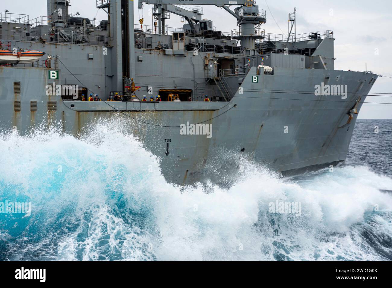 Le cargo sec USNS Alan Shepard transite en mer de Chine méridionale. Banque D'Images