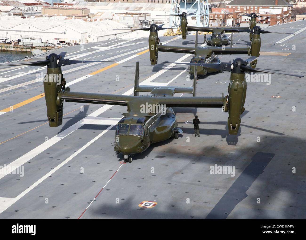 Les hélicoptères Marine One MV-22 Osprey quittent le porte-avions Pr-Commissioning Unit Gerald R. Ford. Banque D'Images