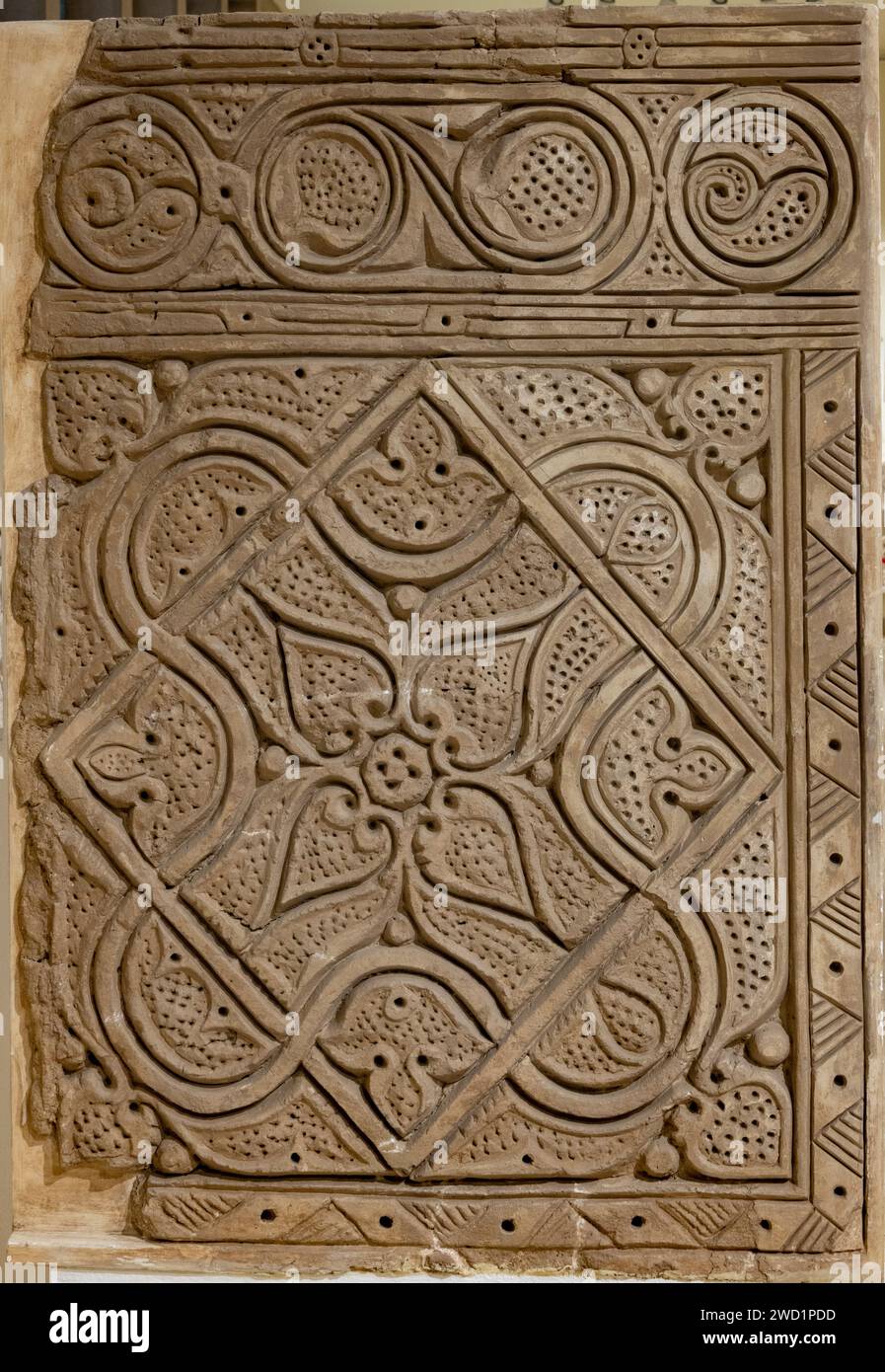 Stuc d'architecture domestique à Abbasside Samarra, 9e siècle, aujourd'hui au musée de l'Irak, Bagdad Banque D'Images