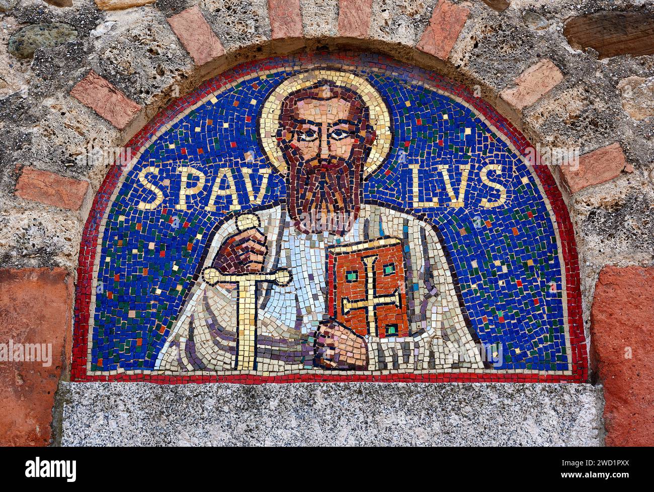 S. Paolo - mosaico sulla lunetta del portale di destra - 1950 - Agliate (Mo), Basilica dei SS.Pietro e Paolo Banque D'Images