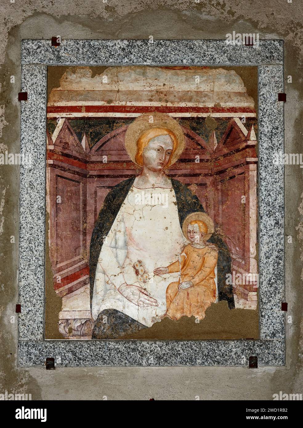 Madonna col Bambino - affresco - 1491 - Agliate (Mo), Basilica dei SS.Pietro e Paolo Banque D'Images