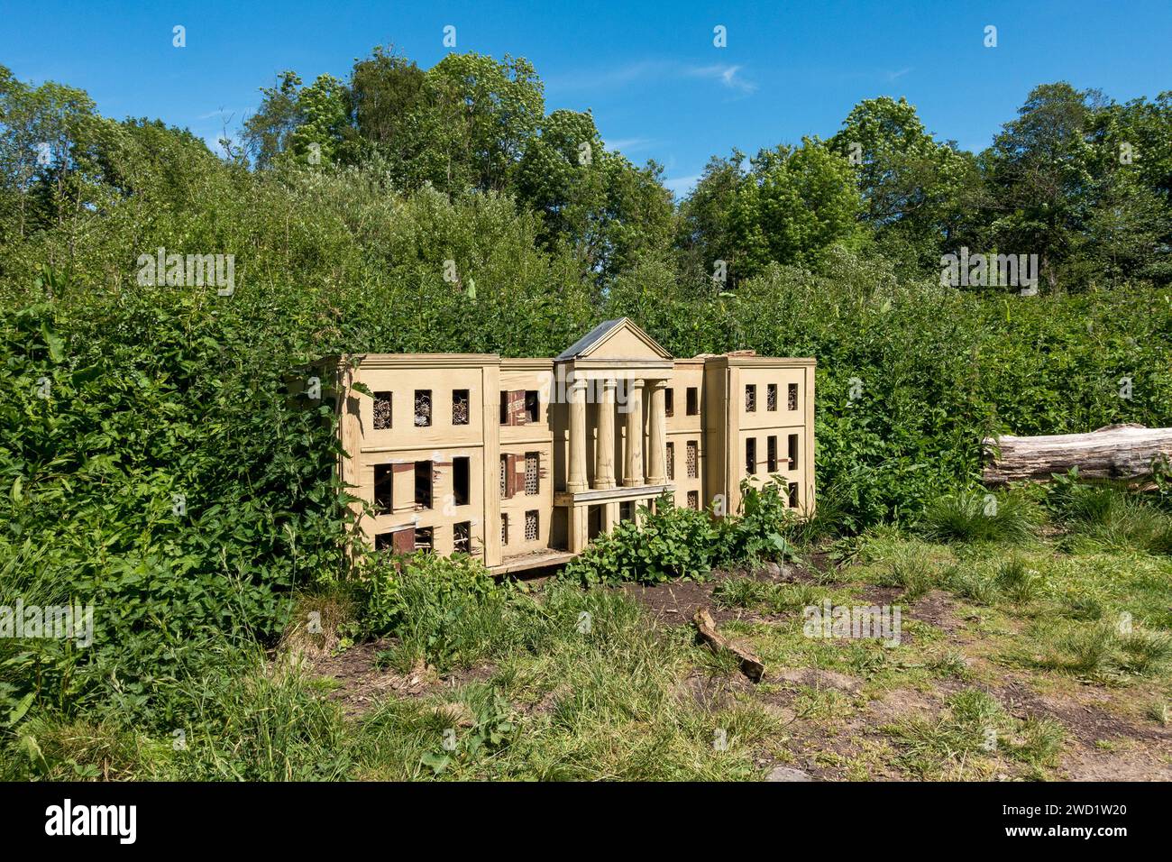 Une maison de faune / insectes / insectes / hôtel conçu comme un modèle miniature d'une maison seigneuriale anglaise, Calke Abbey, Derbyshire, Angleterre, Royaume-Uni Banque D'Images