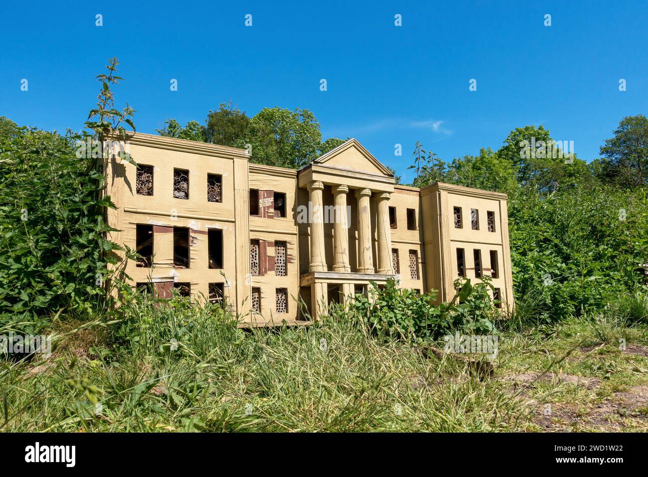 Une maison de faune / insectes / insectes / hôtel conçu comme un modèle miniature d'une maison seigneuriale anglaise, Calke Abbey, Derbyshire, Angleterre, Royaume-Uni Banque D'Images