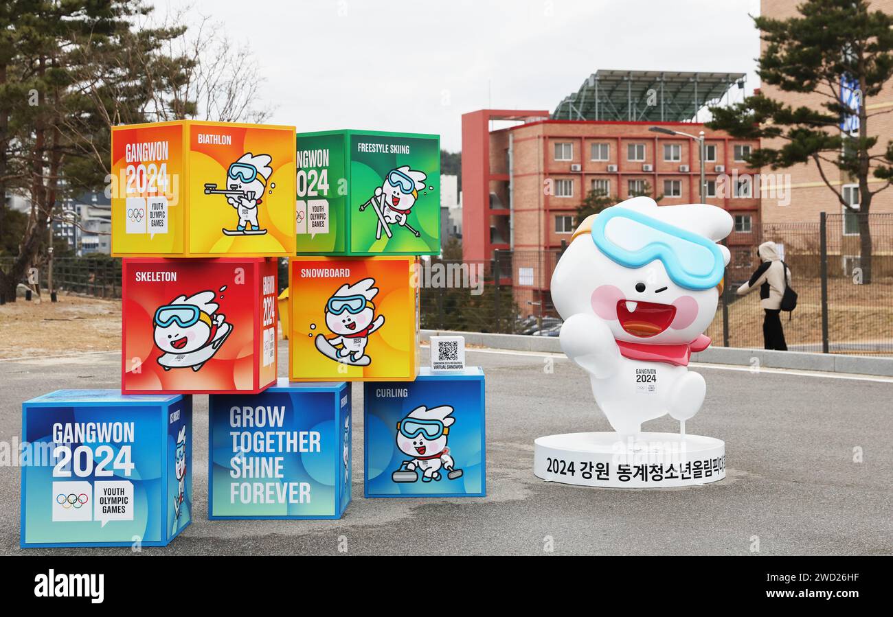 Gangneung, Corée du Sud. 18 janvier 2024. Mascotte Moongcho est vue dans le village des Jeux Olympiques de la Jeunesse d'hiver (JOJ) de 2024, à Gangneung, en Corée du Sud, le 18 janvier 2024. Crédit : Yao Qilin/Xinhua/Alamy Live News Banque D'Images