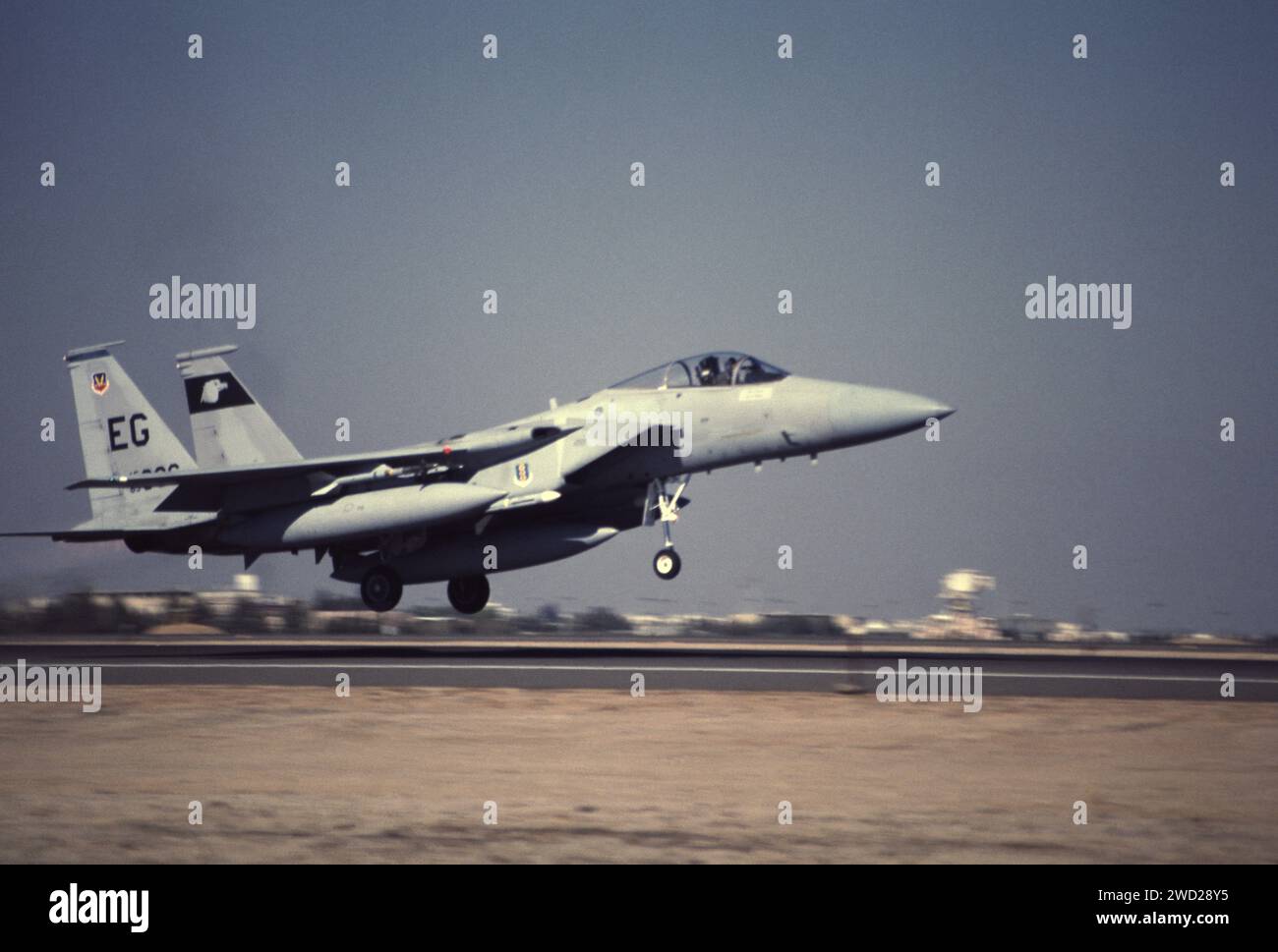 20 janvier 1991 Pendant la guerre aérienne, un aigle F-15 C de l'USAF part de la base aérienne du roi Faisal à Tabuk, au nord-ouest de l'Arabie saoudite. Banque D'Images