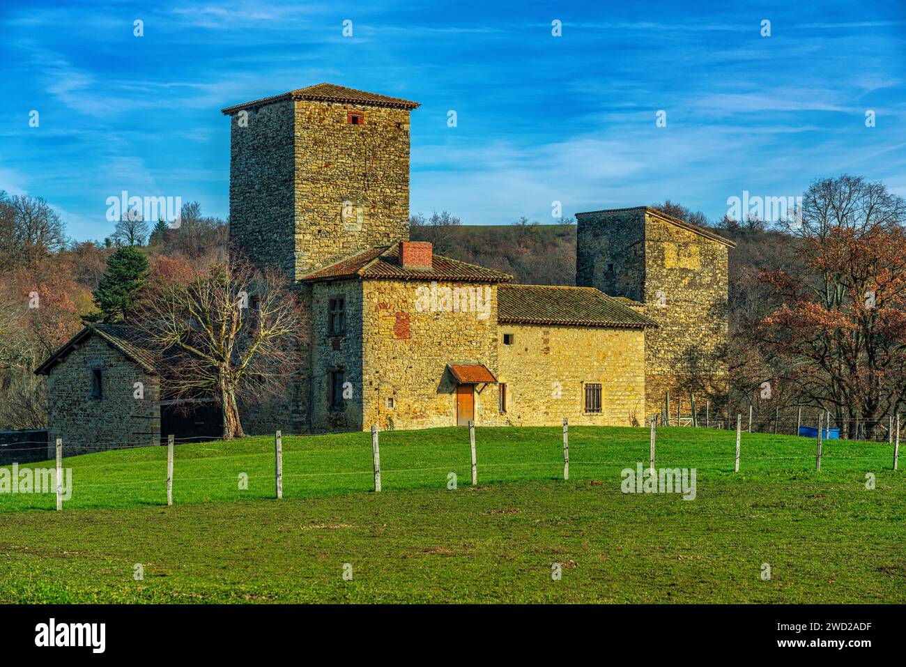 La maison fortifiée d'Allinges est une ferme fortifiée et résidence aristocratique classée monument historique.Saint-Quentin-Fallavier, Isère, France Banque D'Images
