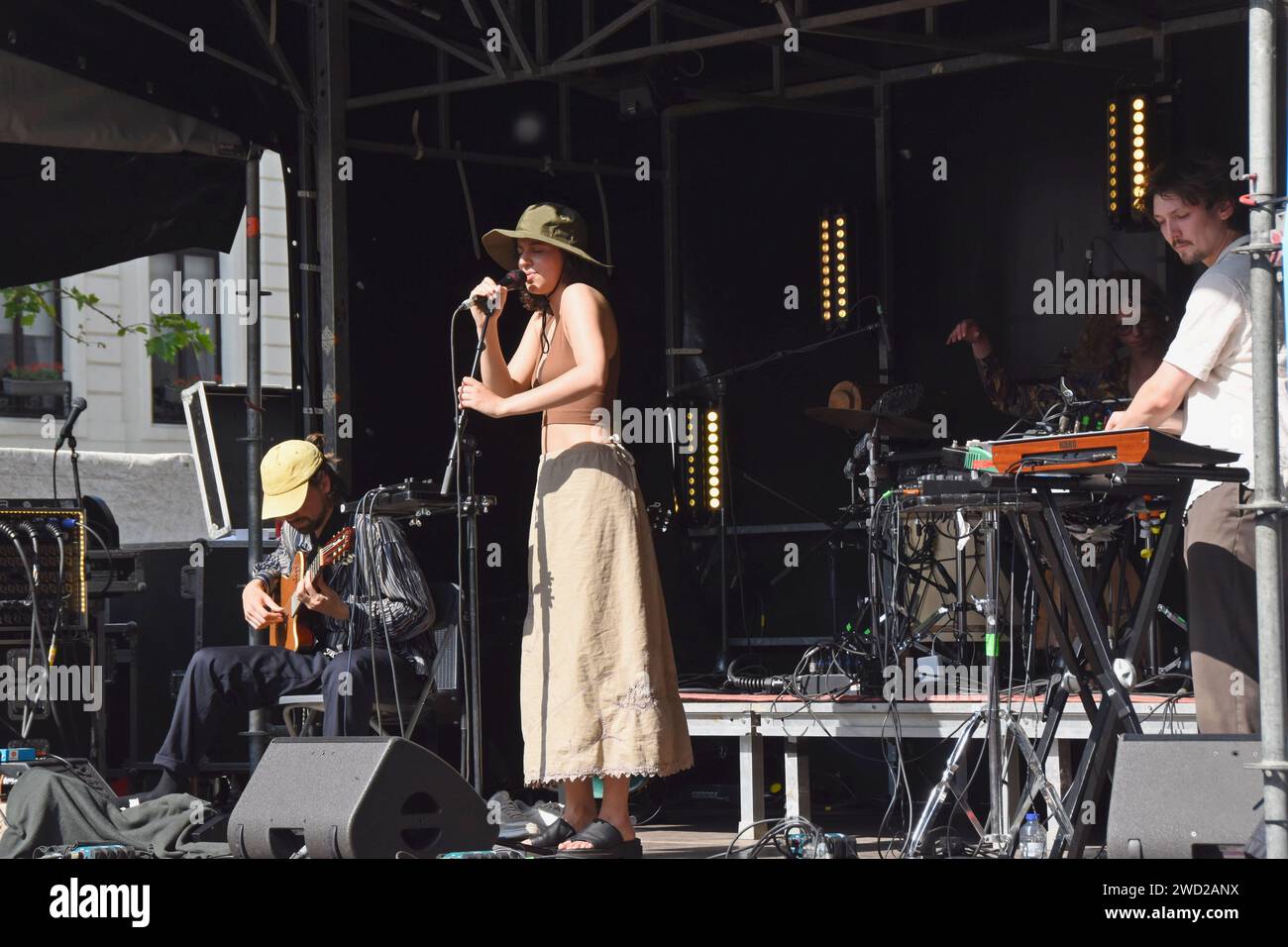 Le groupe belge Ão avec la chanteuse Brenda Corijn sur la scène place Ste-Catherine au Brussels Jazz Festival, mai 2023 Banque D'Images