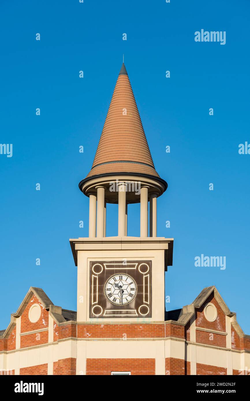 Tour de l'horloge sur le centre commercial Waterside, Riverside North, Lincoln City, Lincolnshire, Angleterre, ROYAUME-UNI Banque D'Images