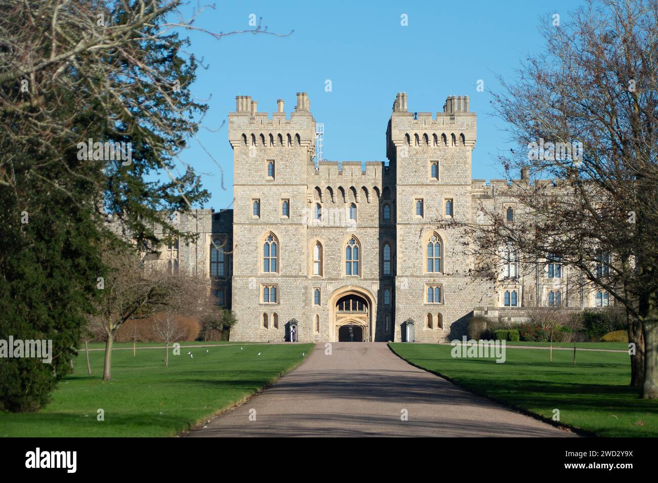 Windsor, Royaume-Uni. 18 janvier 2024. Château de Windsor, Berkshire. SAR, Catherine, la Princesse de Galles est actuellement à Londres à l'hôpital en train de récupérer d'une intervention chirurgicale abdominale signalée. La princesse, souvent encore appelée par son nom de jeune fille, Kate Middleton, devrait rentrer chez elle dans le domaine du château de Windsor dans les quinze jours. Ses visites royales ont été annulées jusqu'à Pâques. William, le prince de Galles a également annulé ses nominations royales. Crédit : Maureen McLean/Alamy Live News Banque D'Images