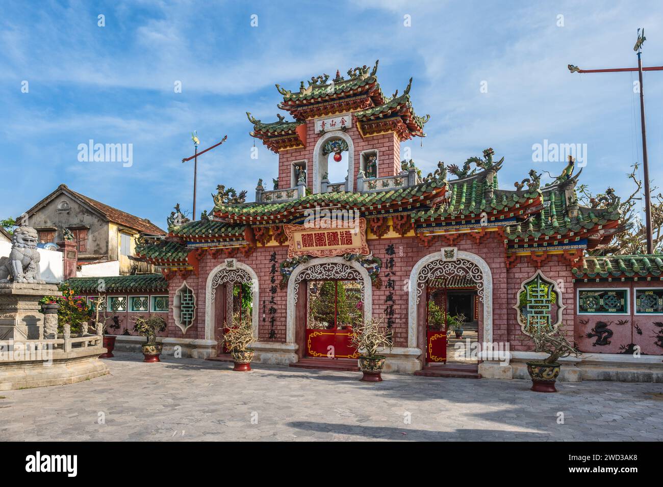 14 janvier 2024 : la salle d'assemblée Phuc Kien de la Congrégation chinoise du Fujian à Hoi an, Vietnam a été construite vers 1697 pour les résidents du Fujian à Mee Banque D'Images 14 janvier 2024 : la salle d'assemblée Phuc Kien de la Congrégation chinoise du Fujian à Hoi an, Vietnam a été construite vers 1697 pour les résidents du Fujian à Mee Banque D'Images
