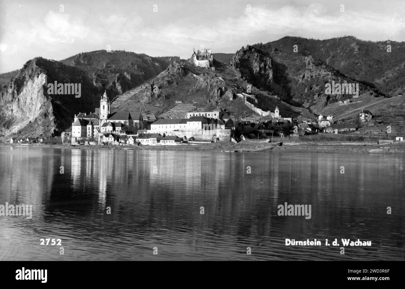 Une carte postale antique montre une vue de Durnstein - une ville en Autriche, sur la rive gauche du Danube, dans la vallée viticole de la Wachau. Durnstein, Lower Banque D'Images