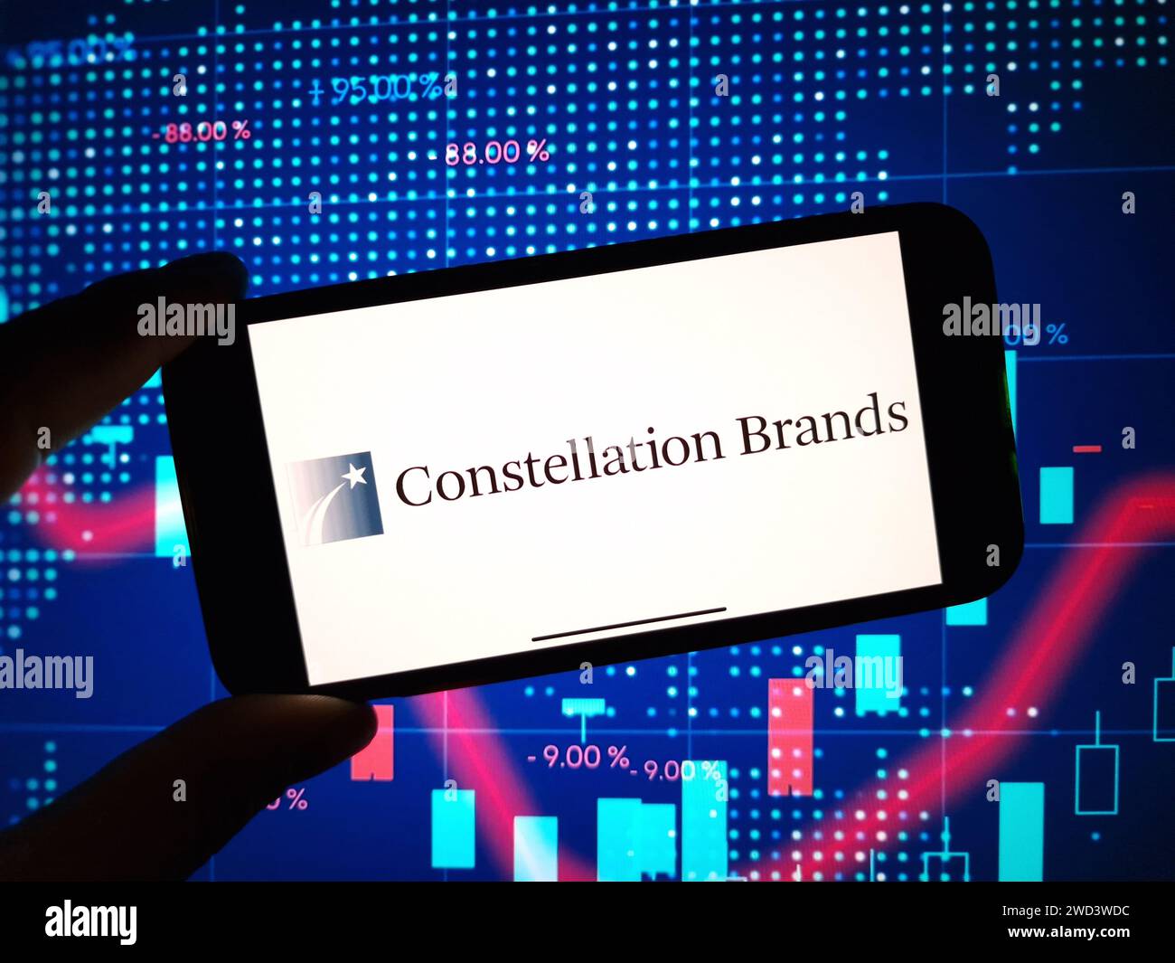 KONSKIE, Pologne - 16 janvier 2024 : logo de la société Constellation Brands affiché sur l'écran du téléphone mobile Banque D'Images
