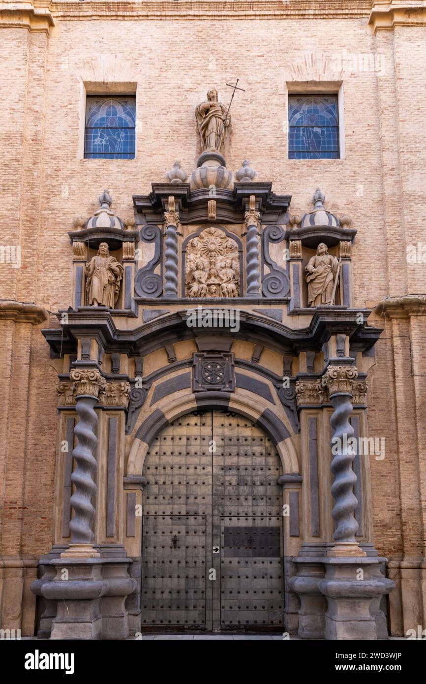 Saragosse, Espagne - 14 février 2022 : l'église de San Felipe et Santiago el Menor est un bâtiment baroque situé dans la ville de Saragosse, Espagne. Banque D'Images