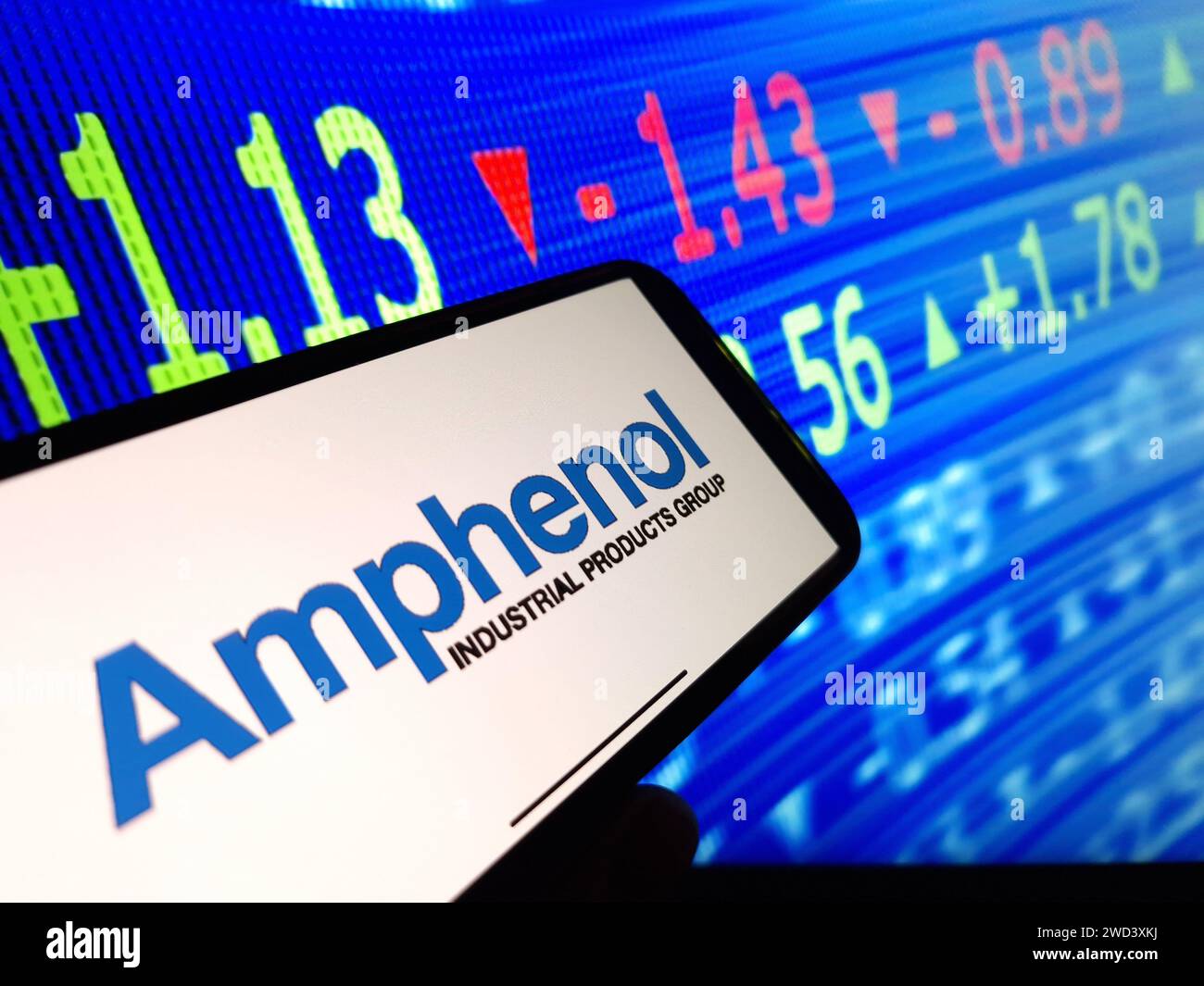 KONSKIE, Pologne - 16 janvier 2024 : logo de la société Amphenol affiché sur l'écran du téléphone portable Banque D'Images