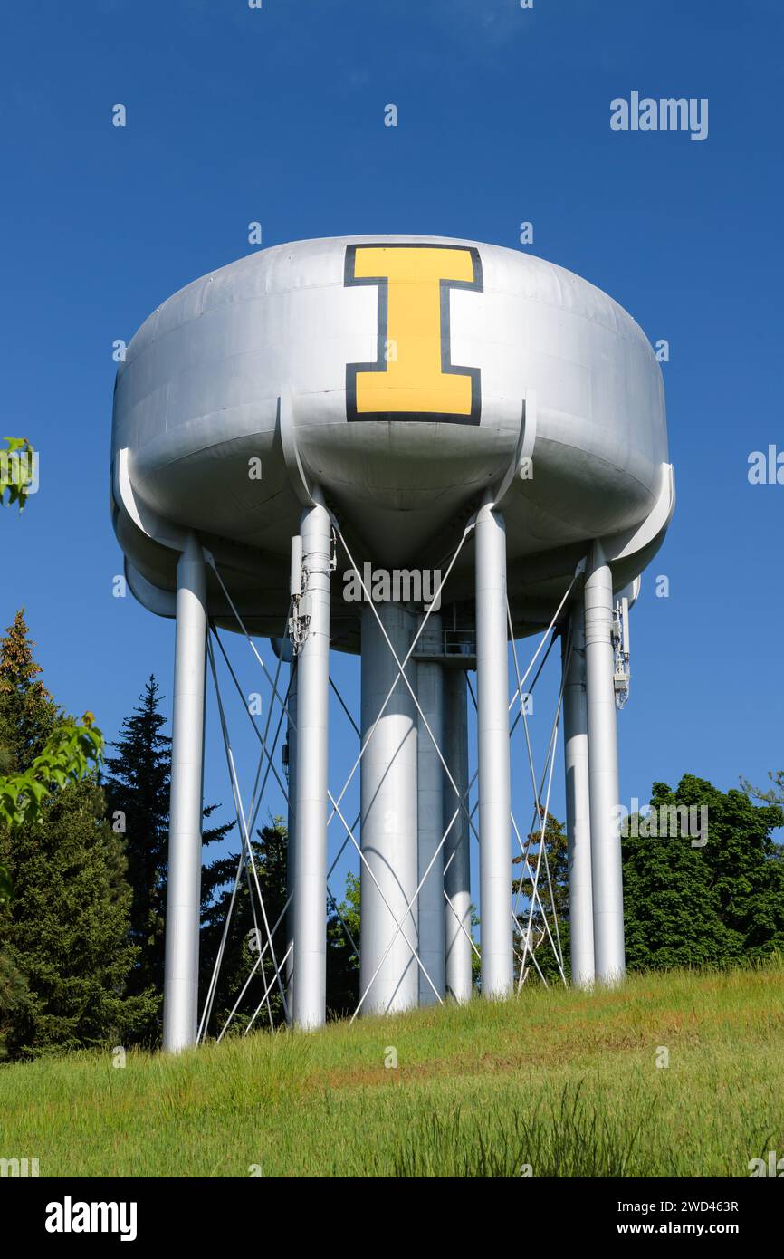 Moscou, ID, États-Unis - 23 mai 2023 ; Tall water Tower avec lettre logo à l'Université de l'Idaho à Moscou Banque D'Images