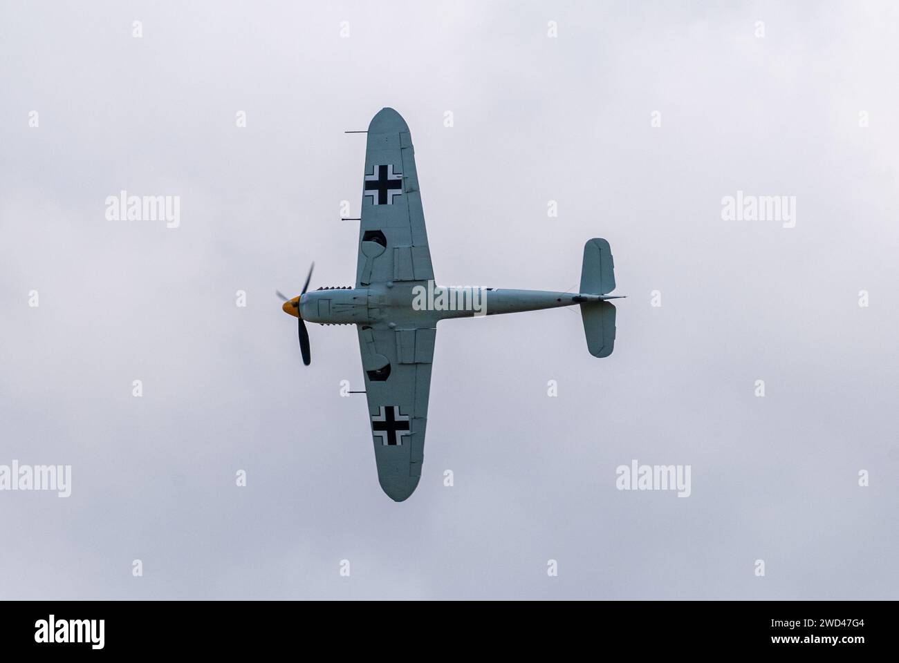 Messerschmitt BF 109 avec moteur Hispano en vol de formation. Le célèbre avion de chasse Gerrman WW2 ME109 Banque D'Images