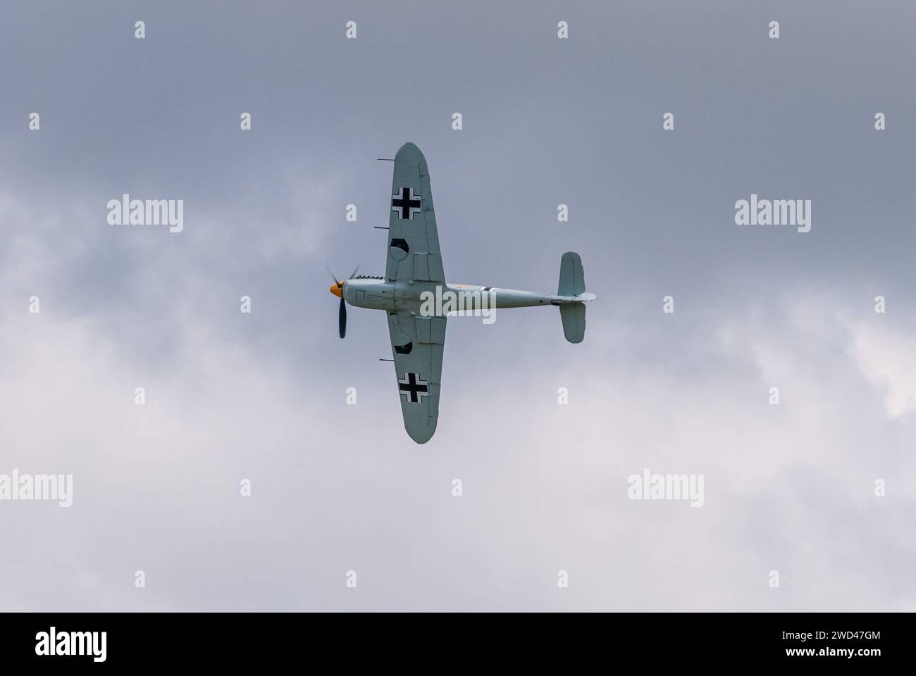 Messerschmitt BF 109 avec moteur Hispano en vol de formation. Le célèbre avion de chasse Gerrman WW2 ME109 Banque D'Images