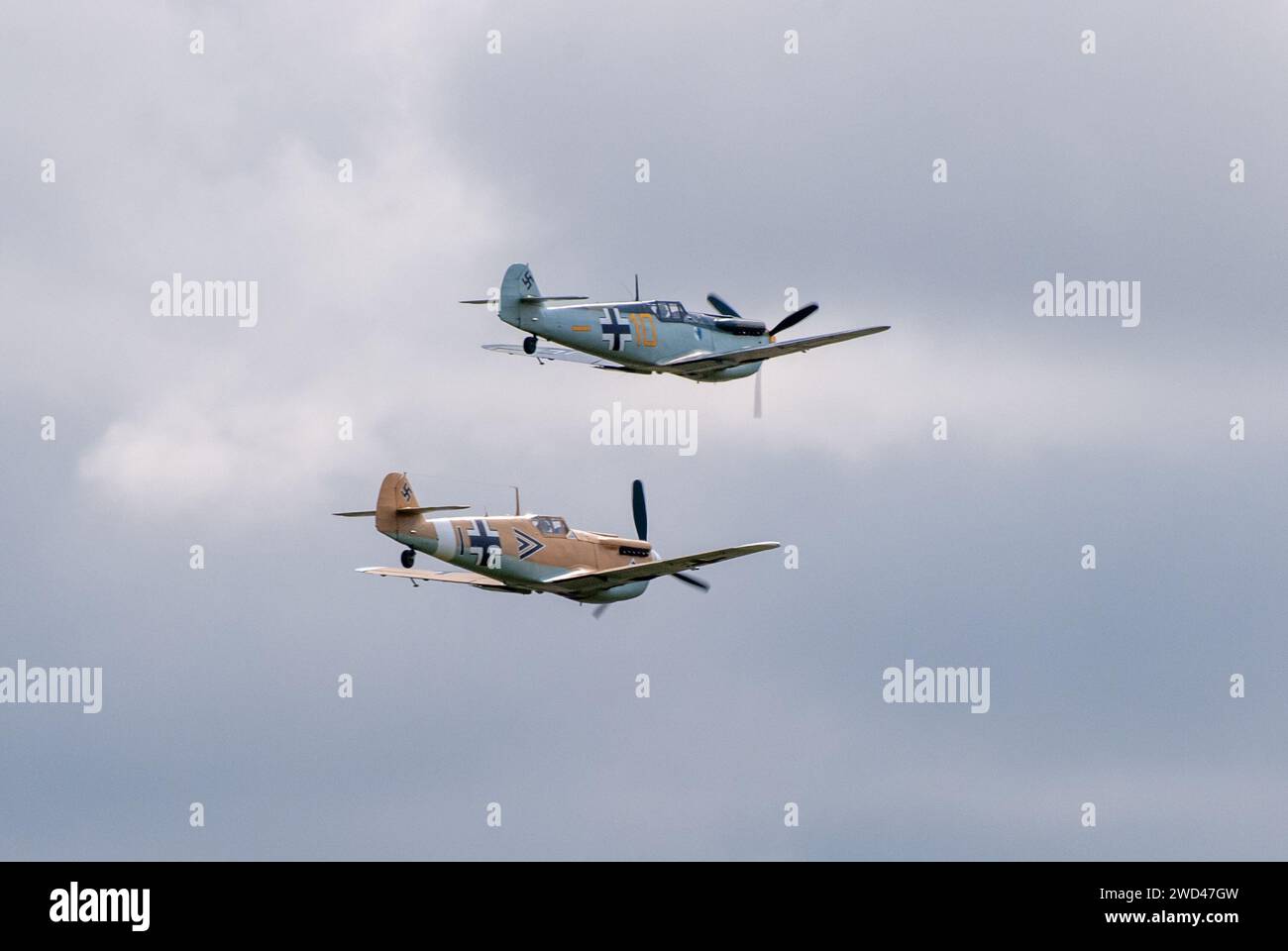 Messerschmitt BF 109 avec moteur Hispano en vol de formation. Le célèbre avion de chasse Gerrman WW2 ME109 Banque D'Images