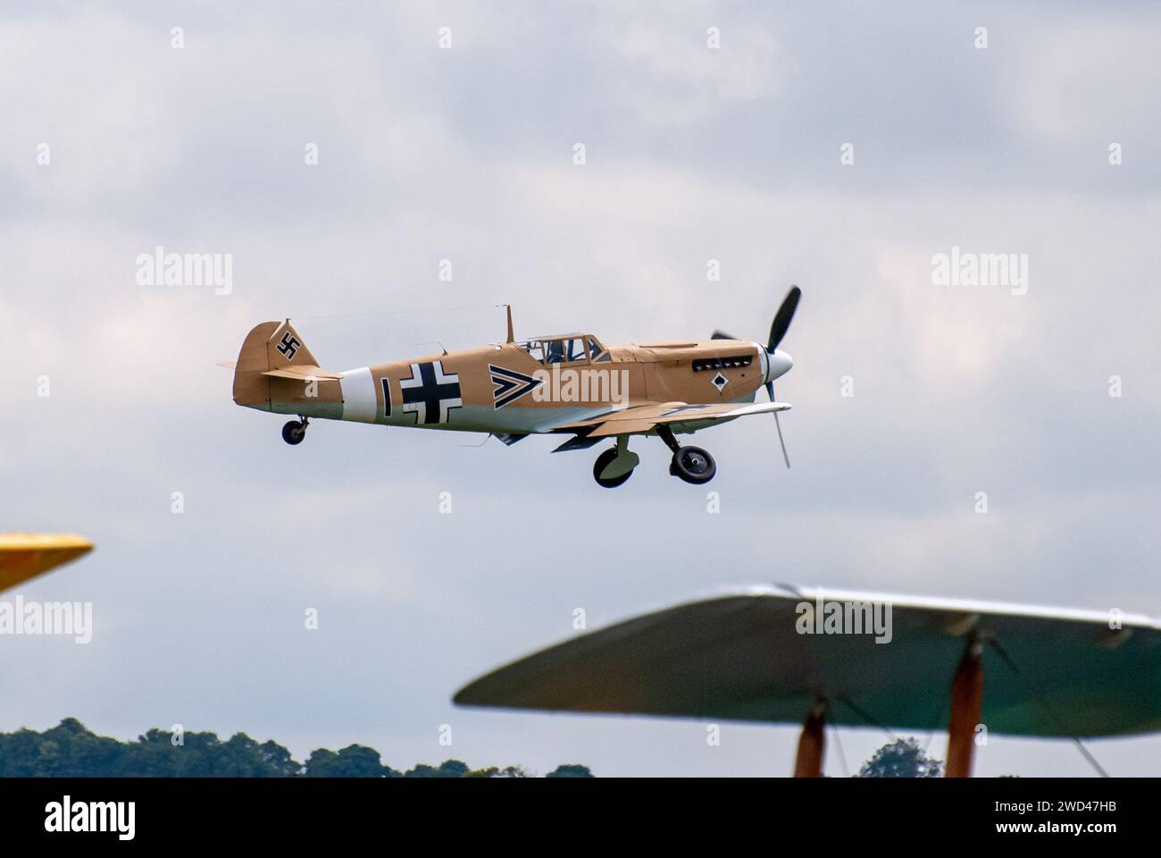 Messerschmitt BF 109 avec moteur Hispano en vol de formation. Le célèbre avion de chasse Gerrman WW2 ME109 Banque D'Images
