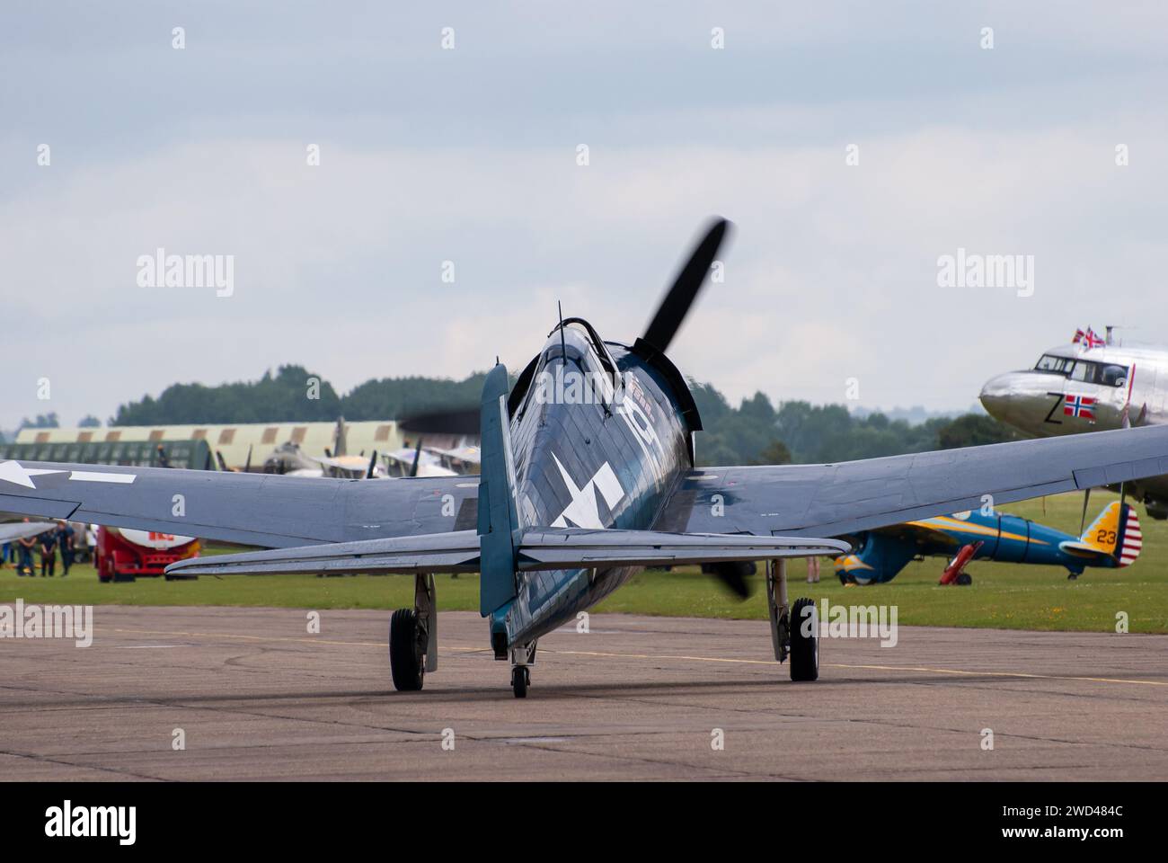 Grumman F6F Hellcat (immatriculation 19) avion de chasse WW2 au salon aérien de Duxford Flying Legends. Banque D'Images