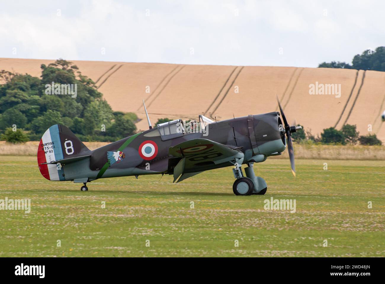 Avion de chasse Curtiss P-36 Hawk WW2 (numéro de queue 82-ALA) sur la piste du salon aéronautique de Duxford au Royaume-Uni. Banque D'Images