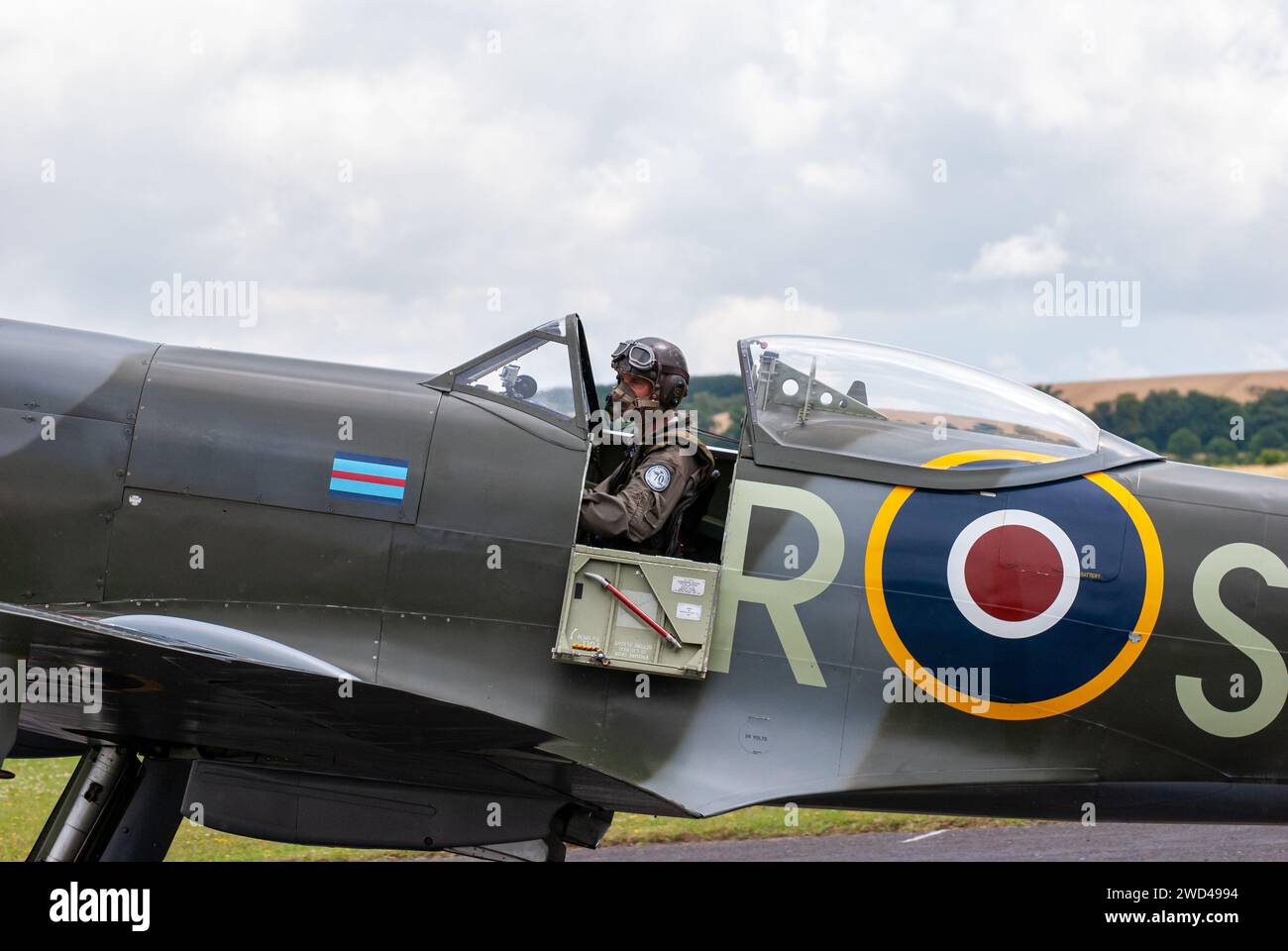 Avion de chasse Spitfire WW2, vue latérale du pilote dans le cockpit Banque D'Images