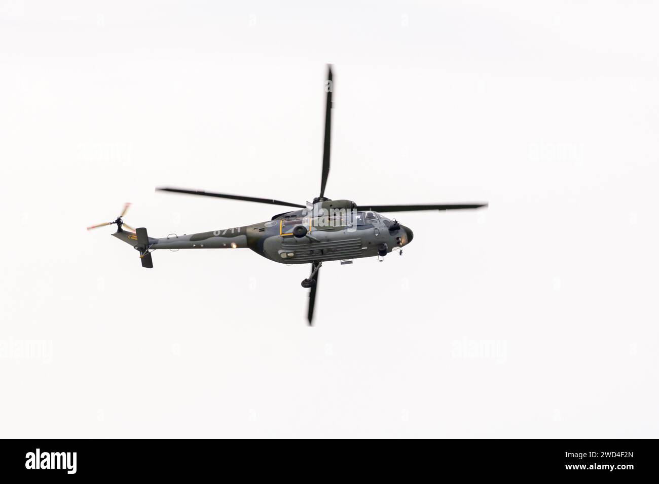 PZL W-3 Sokół hélicoptère exploité par l'armée de l'air tchèque (Vzdušné síly) effectuant un exercice de mission de sauvetage à Ostrava. L'hélicoptère évacue les gens Banque D'Images