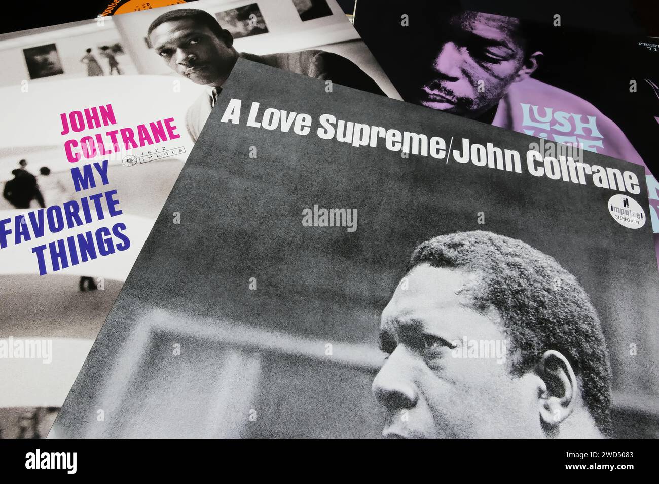 Viersen, Allemagne - janvier 9. 2023 : gros plan du saxophoniste de jazz John Coltrane BEST-seller album vinyle Cover A Love Supreme de 196 Banque D'Images