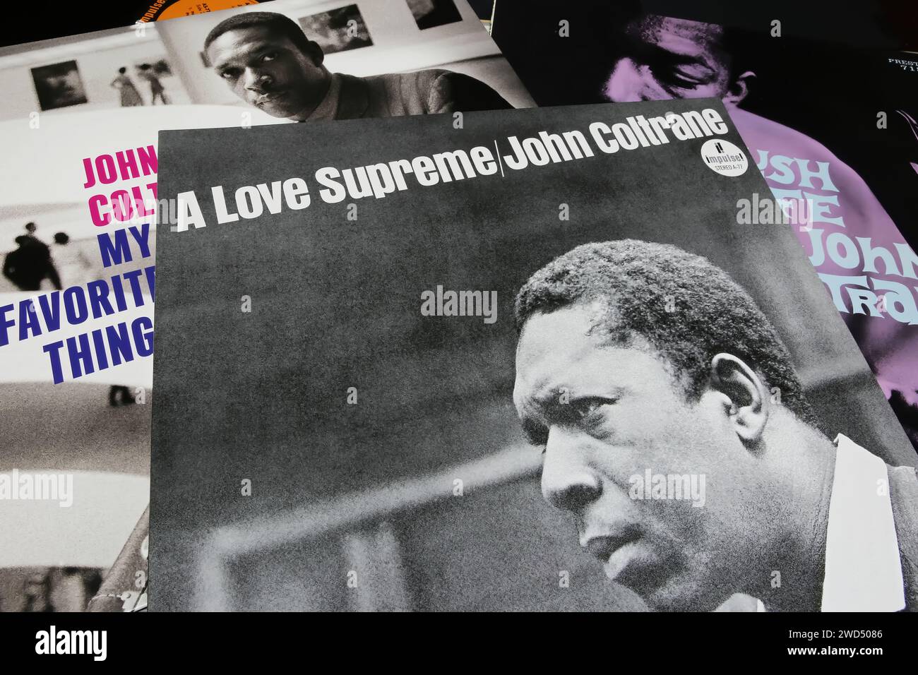 Viersen, Allemagne - janvier 9. 2023 : gros plan du saxophoniste de jazz John Coltrane BEST-seller album vinyle Cover A Love Supreme de 196 Banque D'Images
