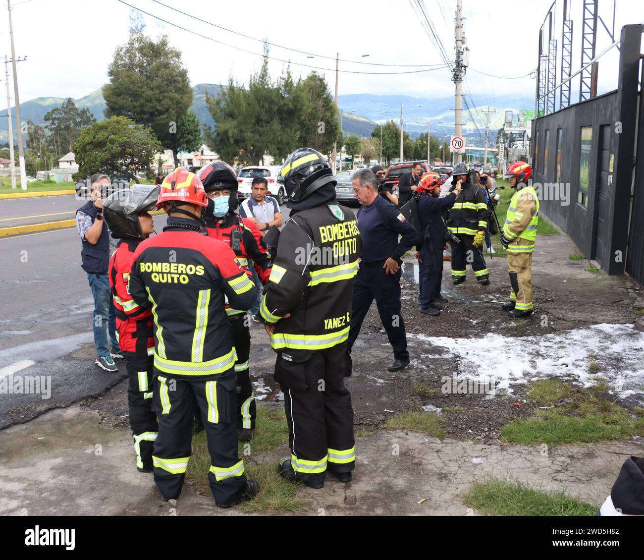 INCENDIO-AUTOPISTA-RUMINAHUI Quito, jueves 18 de enero del 2024 Bomberos del Distrito Metropolitano de Quito, sofocaron un incendio, en una empresa de aceites comestibles, en el sector del Puente 6 de la Avenida General Ruminahui. Fotos:Rolando Enriquez/API Quito Pichincha Ecuador DIS-INCENDIO-AUTOPISTA-RUMINAHUI-0c39eab27e69bae58eb814636916bbd *** RUMINAHUI INCENDIE ROUTIER Quito, jeudi 18 janvier 2024 pompiers du district métropolitain de Quito, Quito ont éteint un incendie dans une entreprise d'huiles comestibles, dans le secteur du pont 6 de l'avenue Ruminez Rumindez API Ruminando Pi Banque D'Images