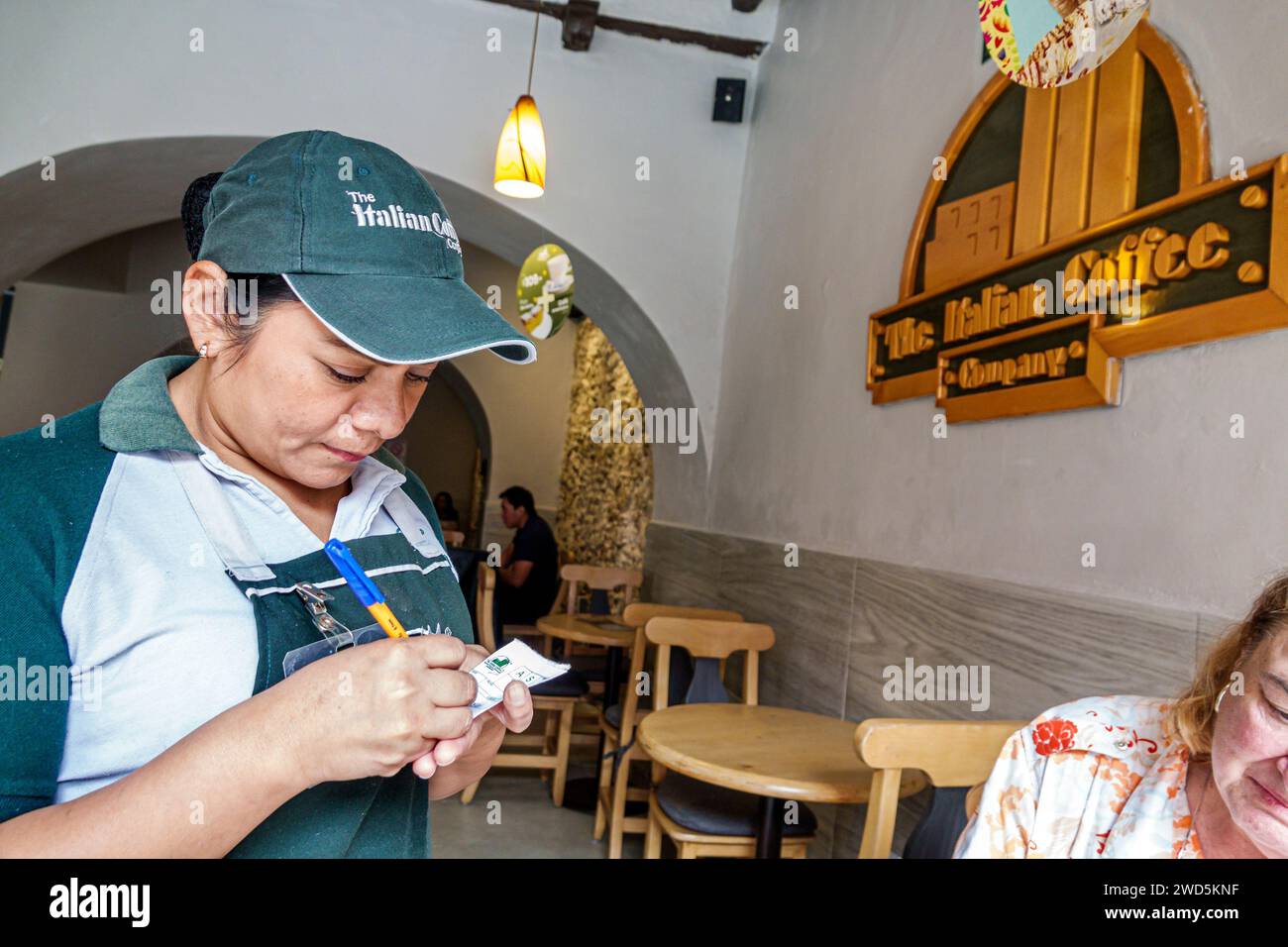 Merida Mexique, centro historico quartier historique central, le café Italian Coffee Company, intérieur, femme femme femme femme femme femme, adulte, résident, résident Banque D'Images